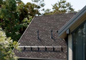 Docke представила гибкую черепицу Dragon с узором «Драконья чешуя». Новинка доступна в коллекциях Lux (3,05 мм) и Premium (2,8 мм) с гарантией до 65 лет.