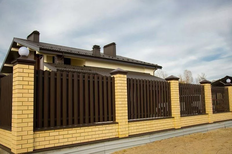 Штакетник Grand Line П-образный А фигурный 0,5 Quarzit RAL 8017 Шоколад купить в санкт-петербурге