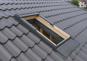 Выбираете мансардное окно? Узнайте, какие размеры Velux подойдут именно вам. Поможем рассчитать, оформить заказ и получить доставку по СПб и Ленобласти.