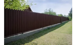 Профнастил C10 B для забора фигурный Grand Line РЕ 0,45 мм RAL 8017 шоколад купить в санкт-петербурге