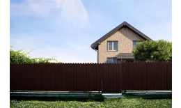 Профнастил C10 B для забора фигурный Grand Line РЕ 0,45 мм RAL 8017 шоколад купить в санкт-петербурге