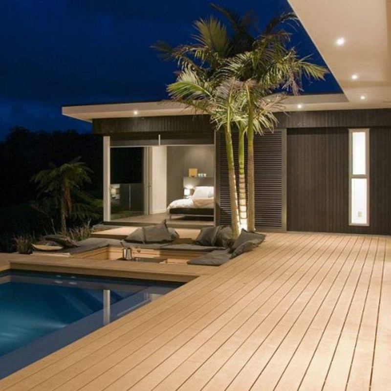 Бассейн со ступеньками в доме