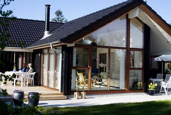 дом в скандинавском стиле с крышей из металлочерепицы